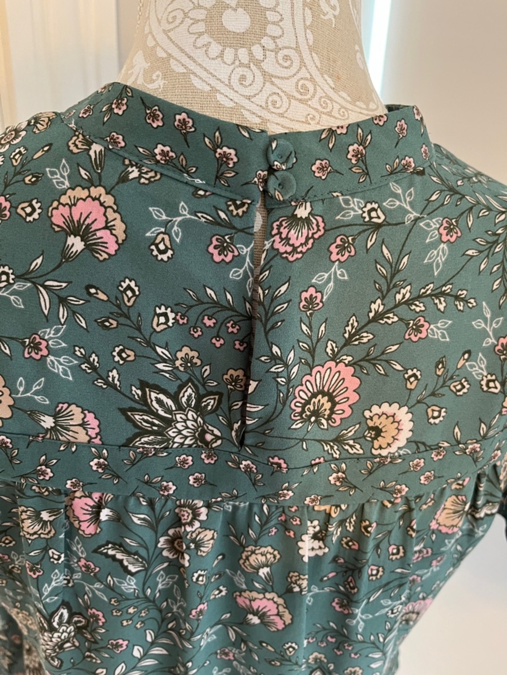 DR2 Size S Floral Ruffle Cap-Sleeve Blouse Light Green Pink - Picture 5 of 9